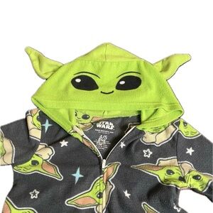 Star Wars Mandalorian Yoda Size 4/5 onesie  hood green